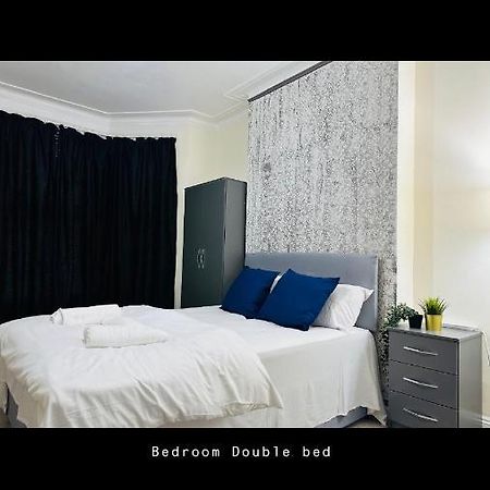 2 Bedroom Double Bed In East Londýn Exteriér fotografie