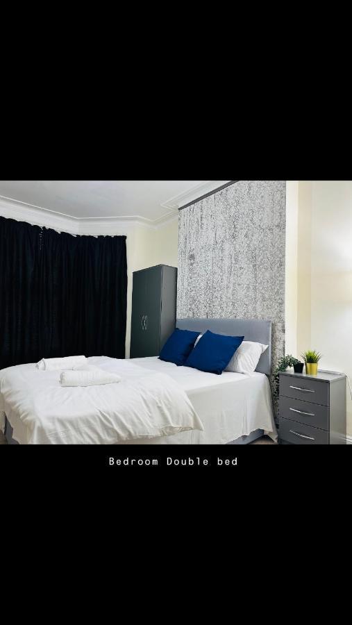 2 Bedroom Double Bed In East Londýn Exteriér fotografie